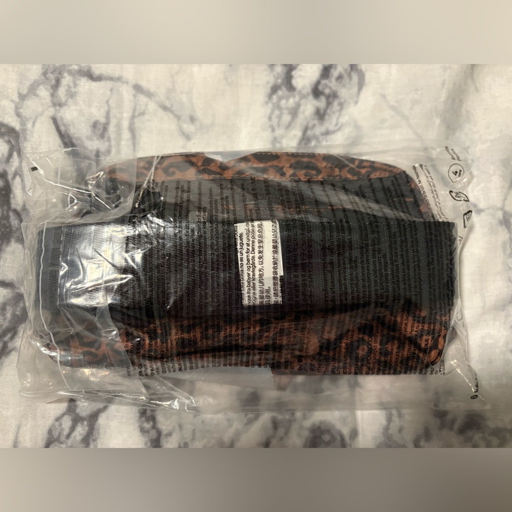 Lululemon Belt bag 1L Leopard - Picture 2 of 5